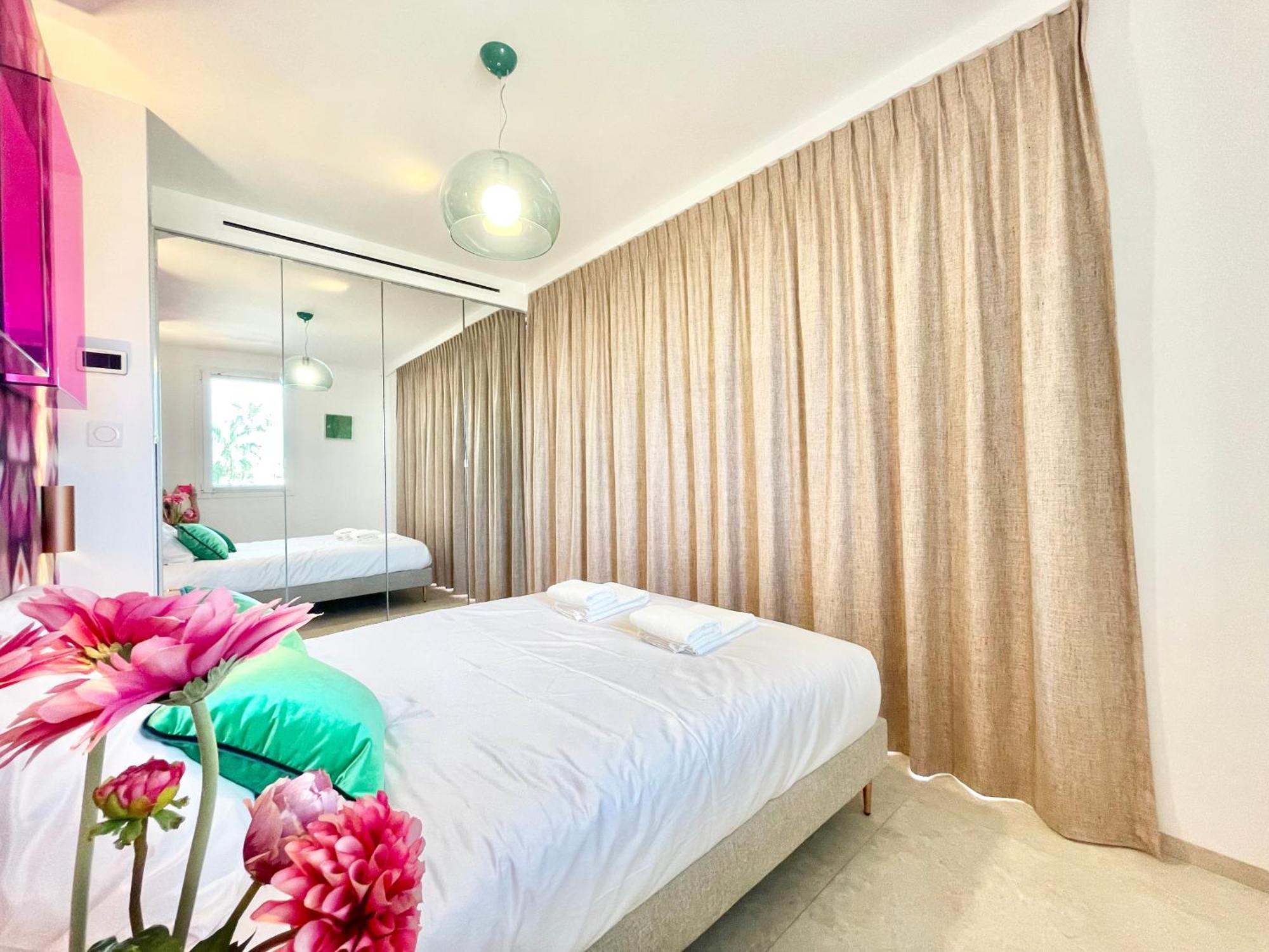 Royal Pink - Design - Vue De Reve - Parking Gratuit * Cannes